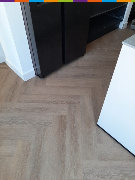 Visgraat PVC en rechte plank PVC te Rosmalen